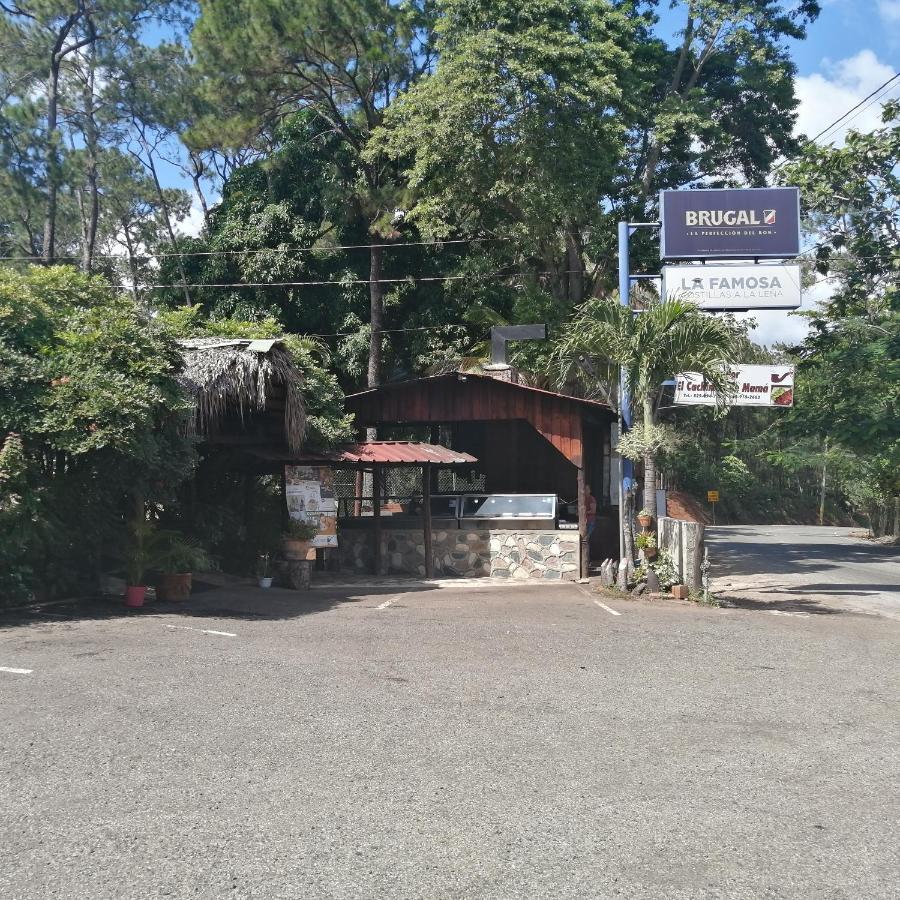 La famosa costillas a la leña Jarabacoa Exterior foto